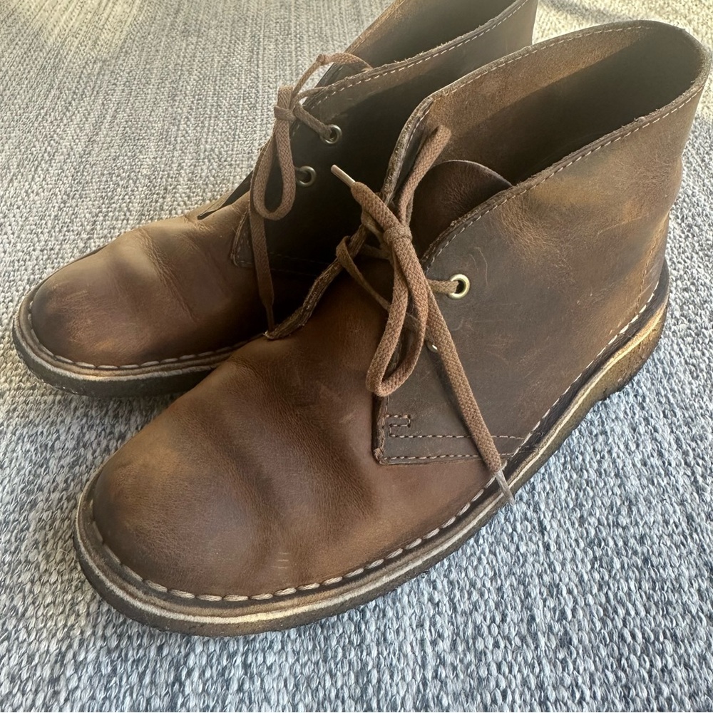 Clark’s original Women’s Dessert Leather Boots. Beeswax1